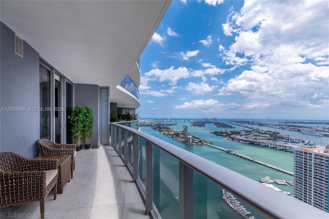 For Rent: $4,600 (1 beds, 2 baths, 888 Square Feet)