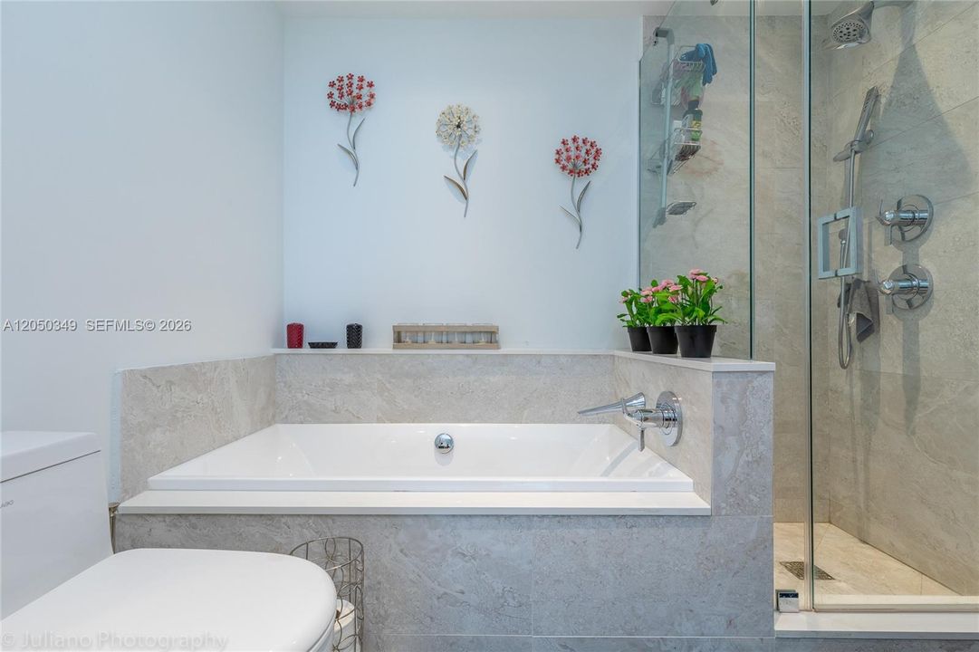 For Rent: $4,600 (1 beds, 2 baths, 888 Square Feet)
