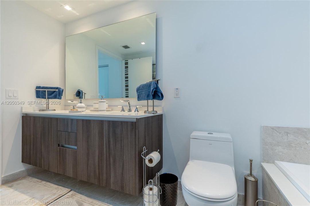 For Rent: $4,600 (1 beds, 2 baths, 888 Square Feet)