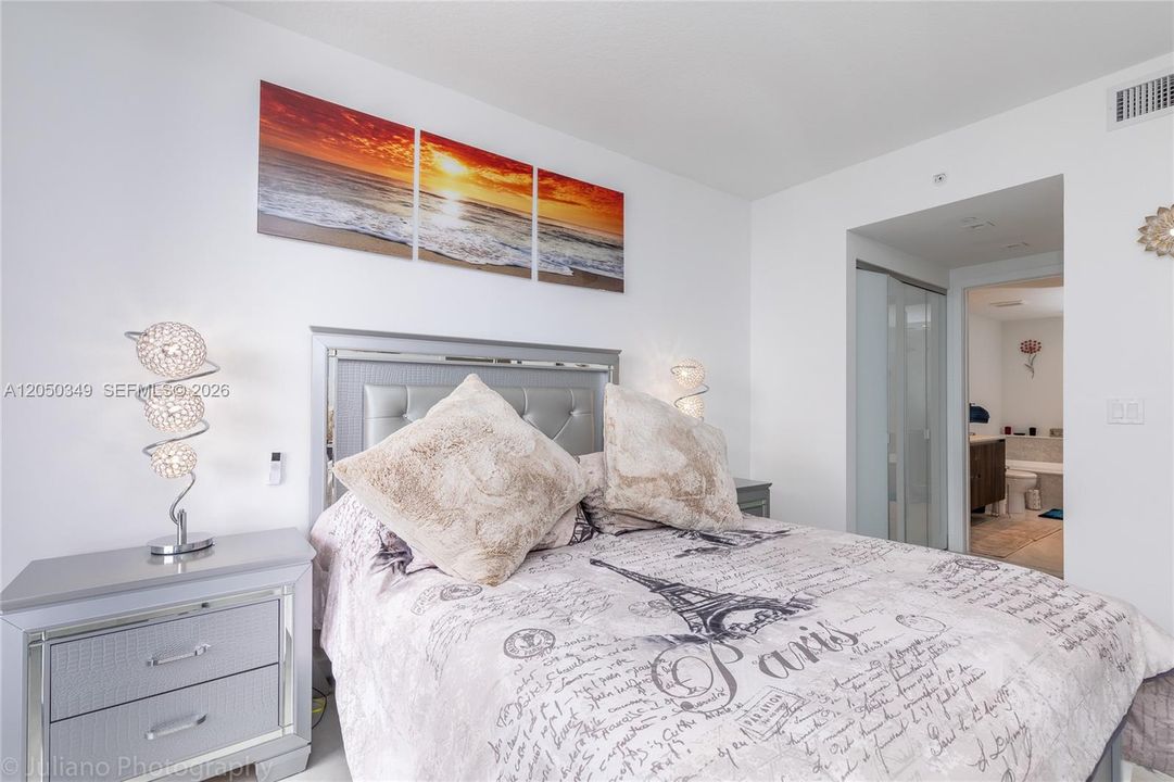 For Rent: $4,600 (1 beds, 2 baths, 888 Square Feet)