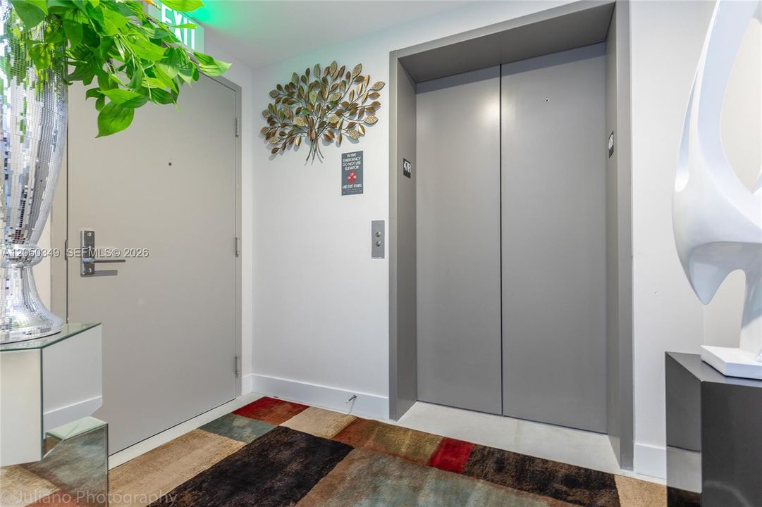 For Rent: $4,600 (1 beds, 2 baths, 888 Square Feet)