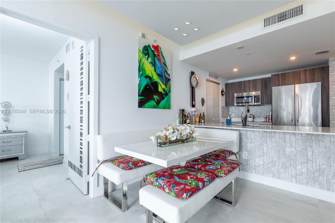 For Rent: $4,600 (1 beds, 2 baths, 888 Square Feet)