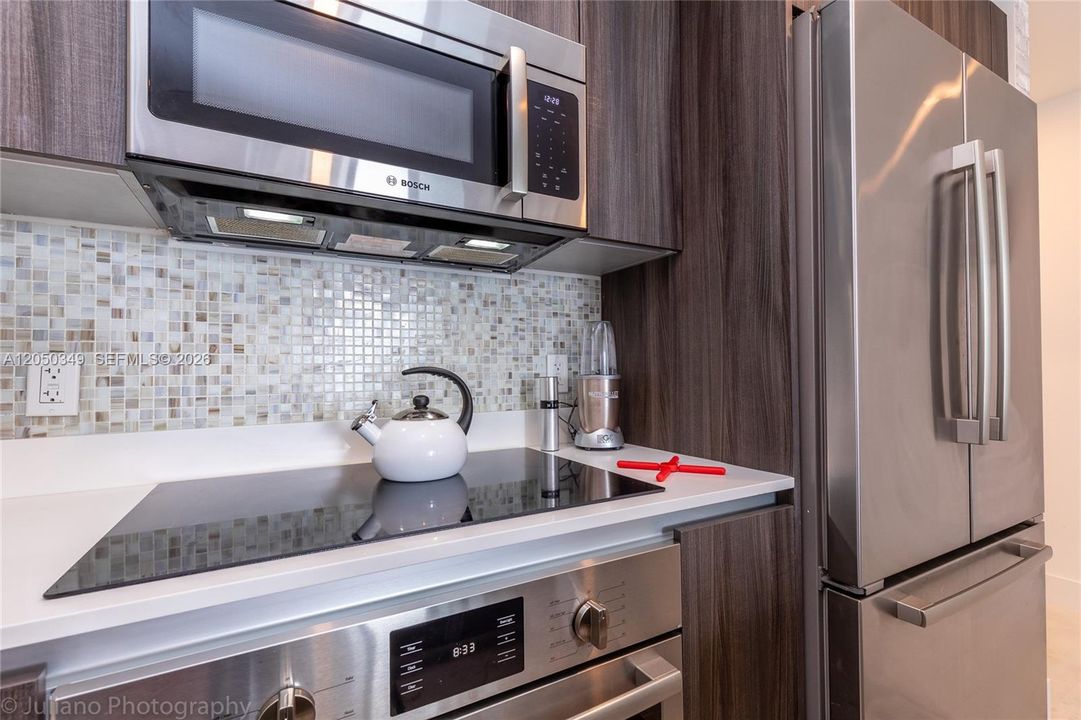 For Rent: $4,600 (1 beds, 2 baths, 888 Square Feet)