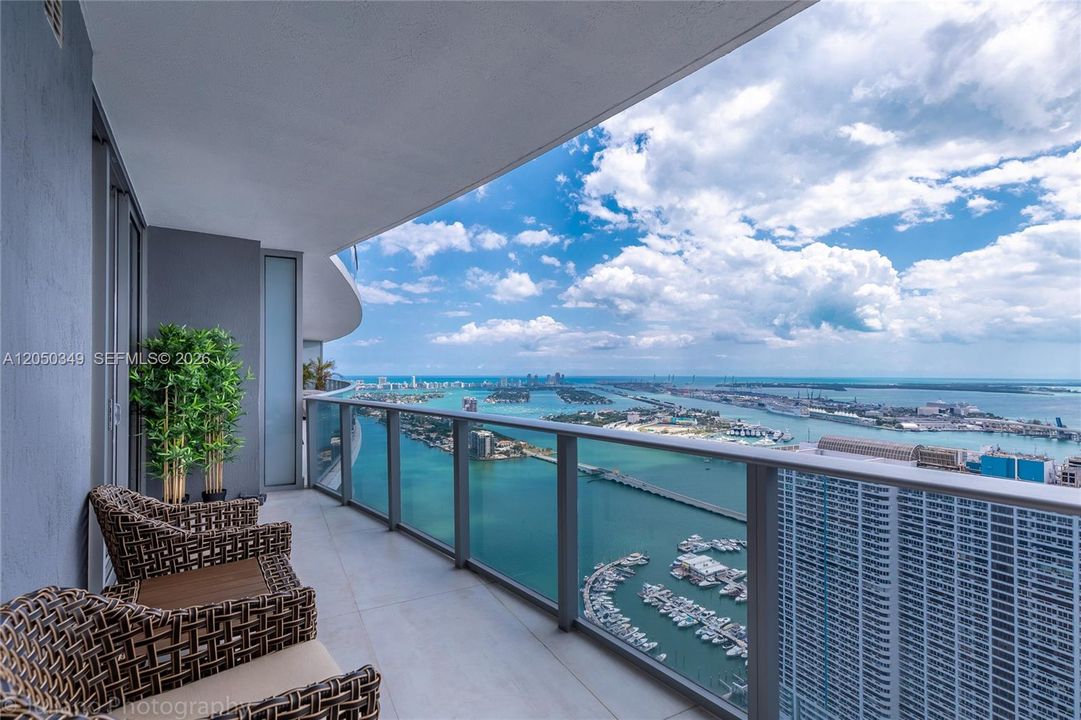 For Rent: $4,600 (1 beds, 2 baths, 888 Square Feet)