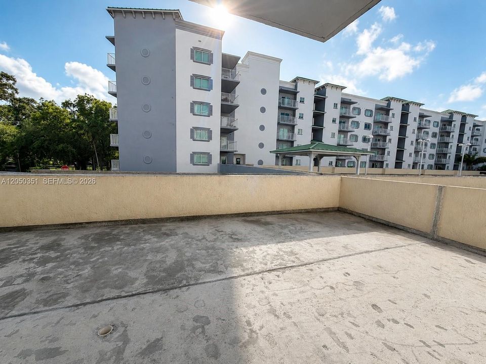 For Rent: $2,500 (2 beds, 2 baths, 900 Square Feet)