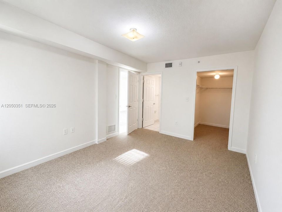 For Rent: $2,500 (2 beds, 2 baths, 900 Square Feet)
