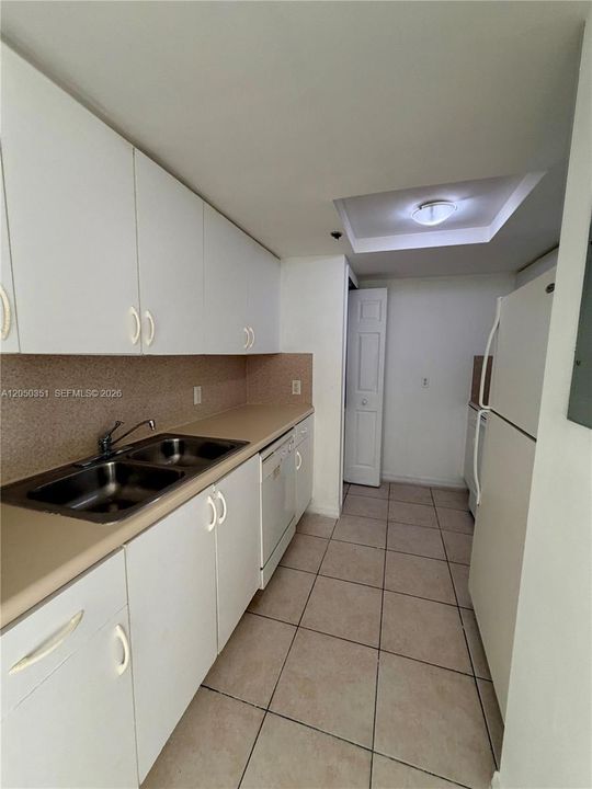 For Rent: $2,500 (2 beds, 2 baths, 900 Square Feet)