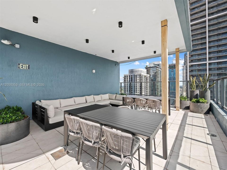 For Sale: $500,000 (0 beds, 1 baths, 544 Square Feet)