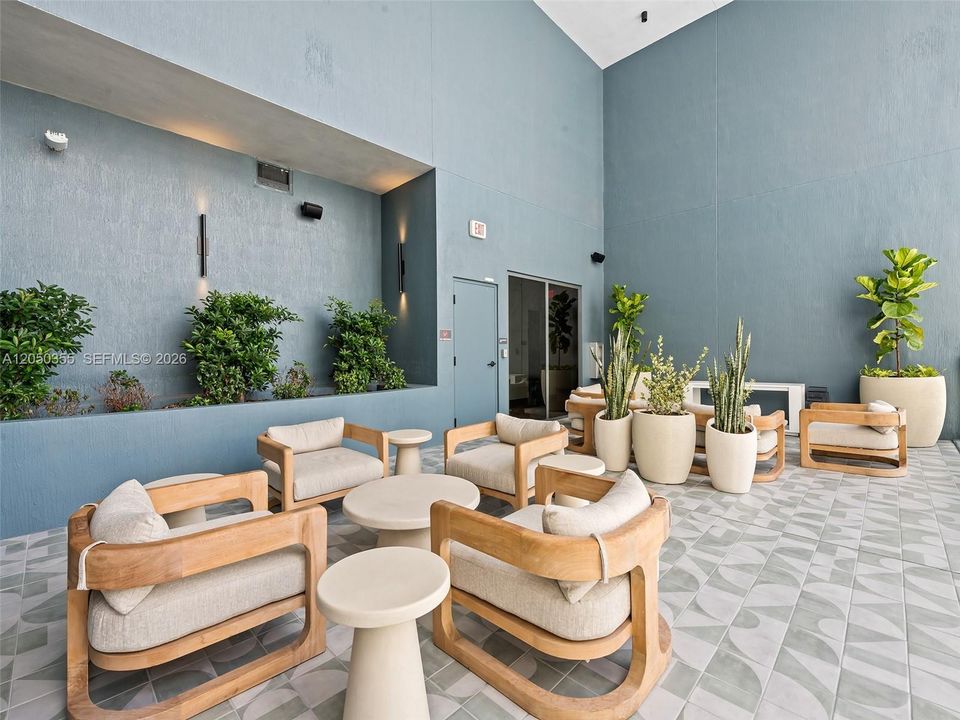 For Sale: $500,000 (0 beds, 1 baths, 544 Square Feet)