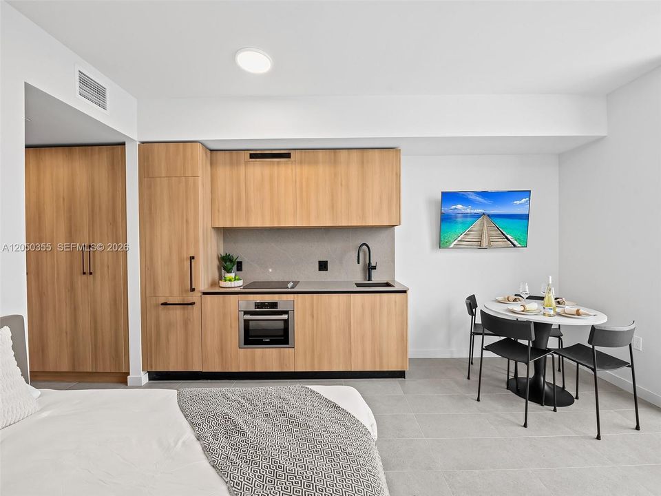For Sale: $500,000 (0 beds, 1 baths, 544 Square Feet)