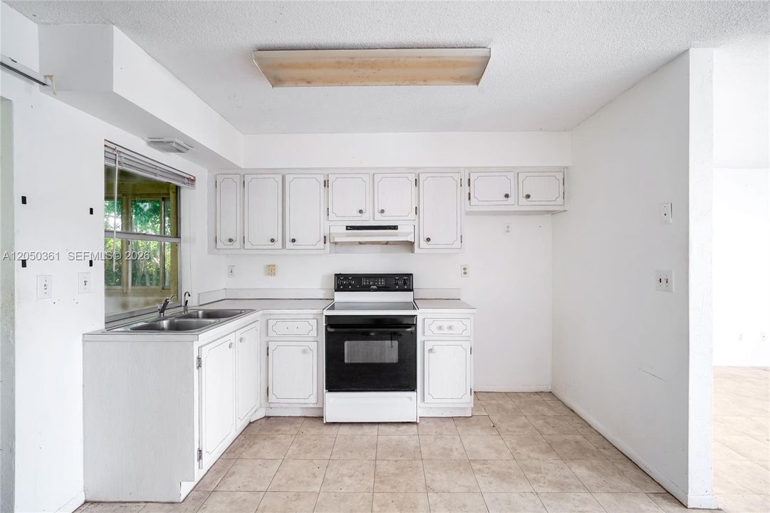 For Sale: $310,000 (2 beds, 1 baths, 1073 Square Feet)