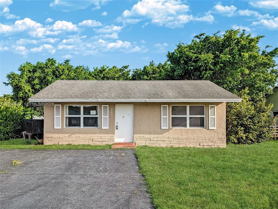 For Sale: $310,000 (2 beds, 1 baths, 1073 Square Feet)