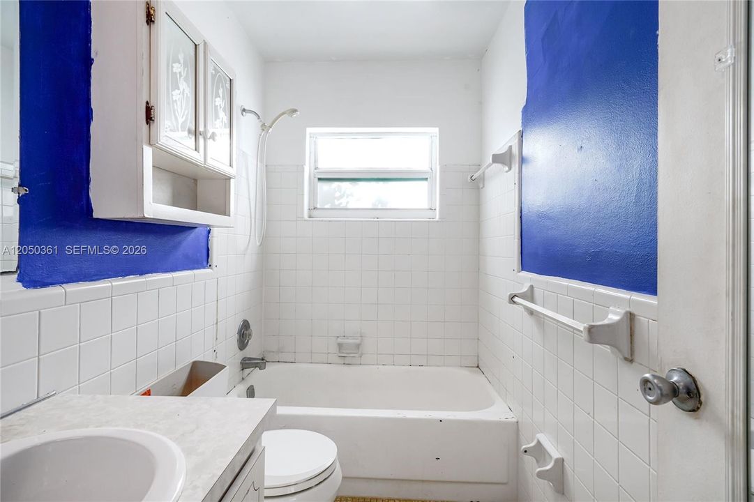 For Sale: $310,000 (2 beds, 1 baths, 1073 Square Feet)