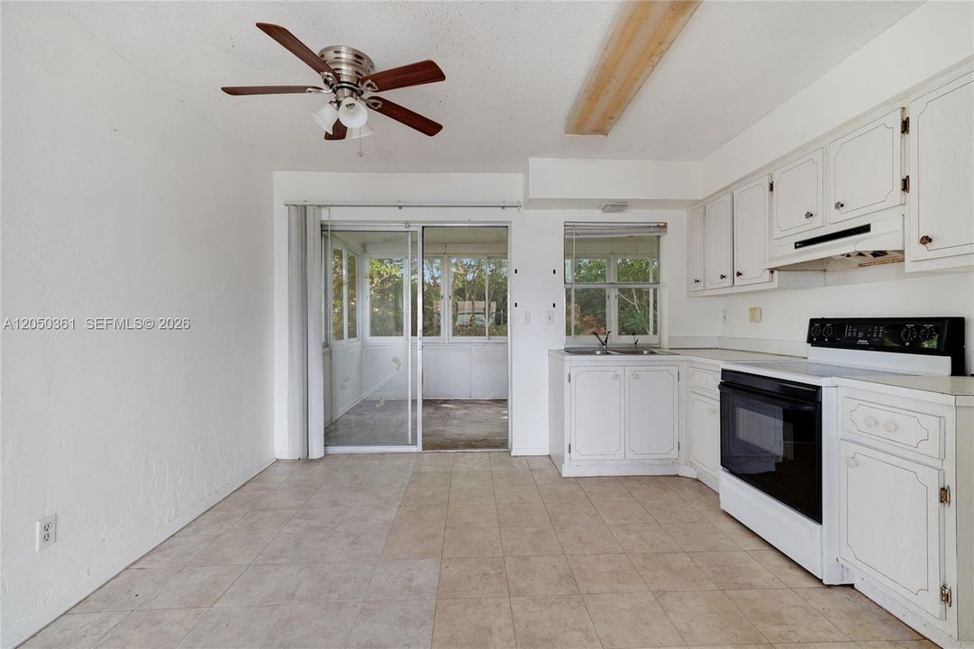 For Sale: $310,000 (2 beds, 1 baths, 1073 Square Feet)