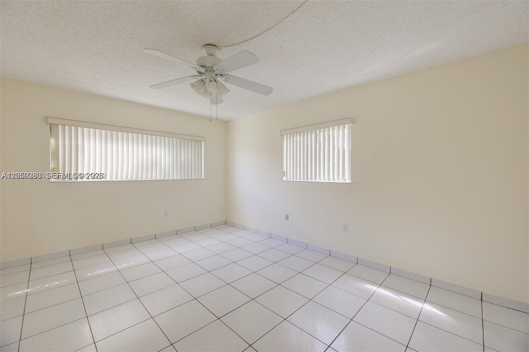 For Rent: $2,600 (3 beds, 2 baths, 1040 Square Feet)