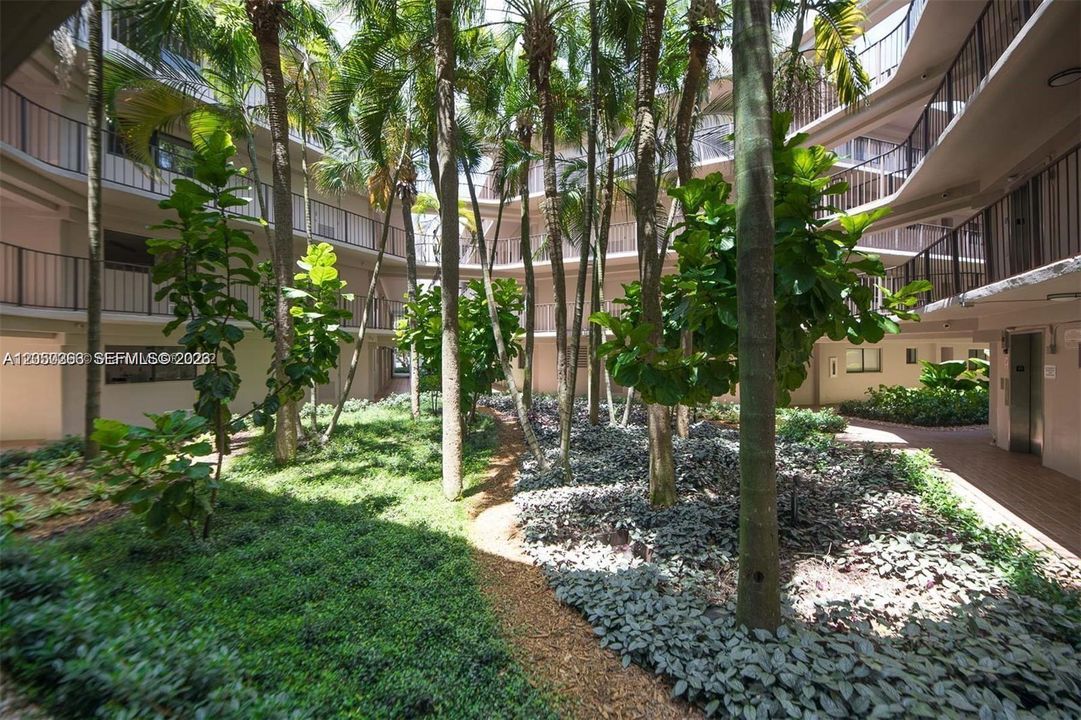 For Rent: $2,600 (3 beds, 2 baths, 1040 Square Feet)