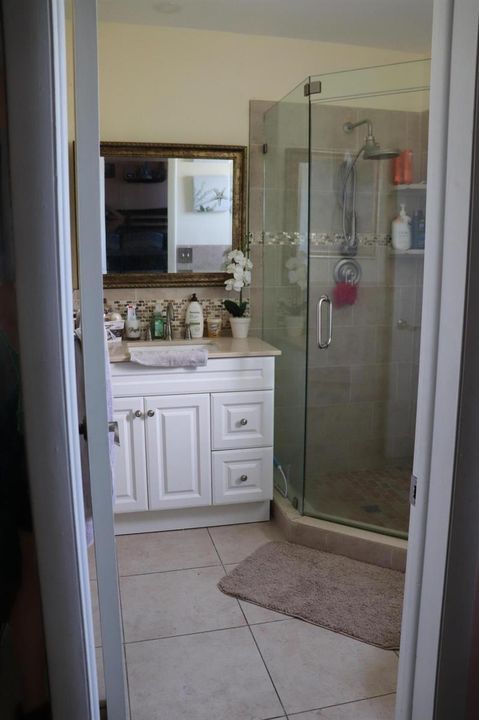 Master Bedroom Bathroom
