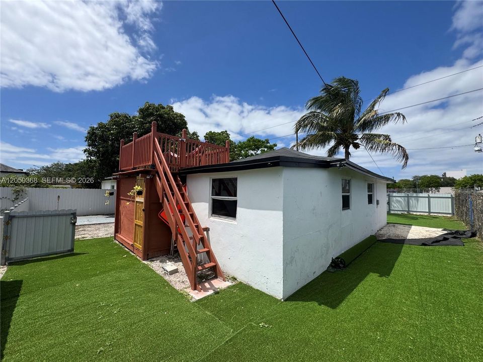 For Rent: $2,600 (2 beds, 1 baths, 1557 Square Feet)