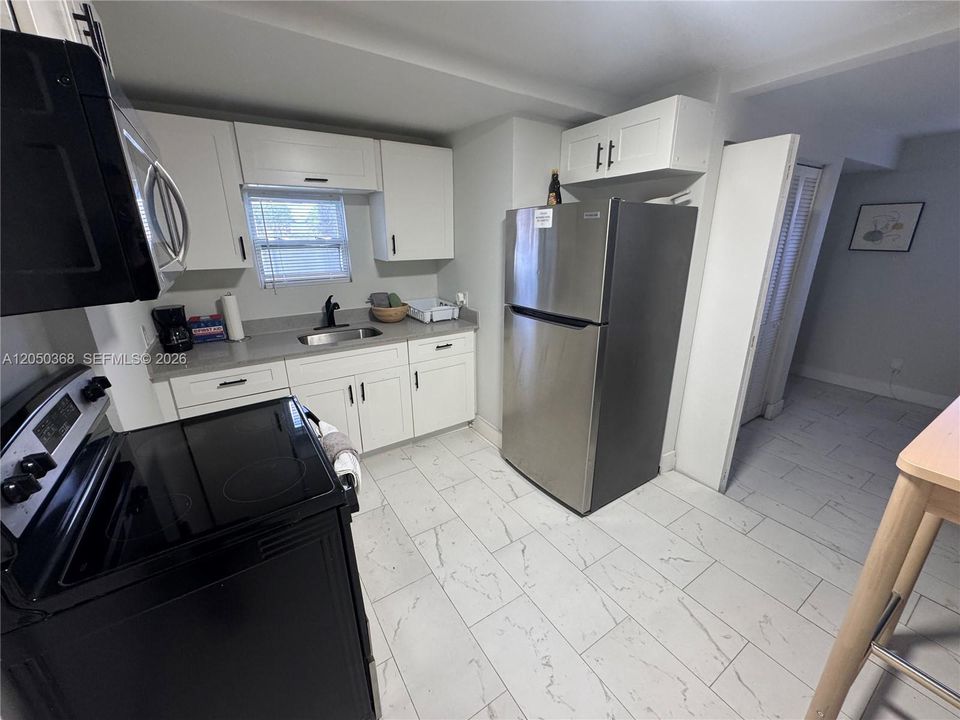 For Rent: $2,600 (2 beds, 1 baths, 1557 Square Feet)
