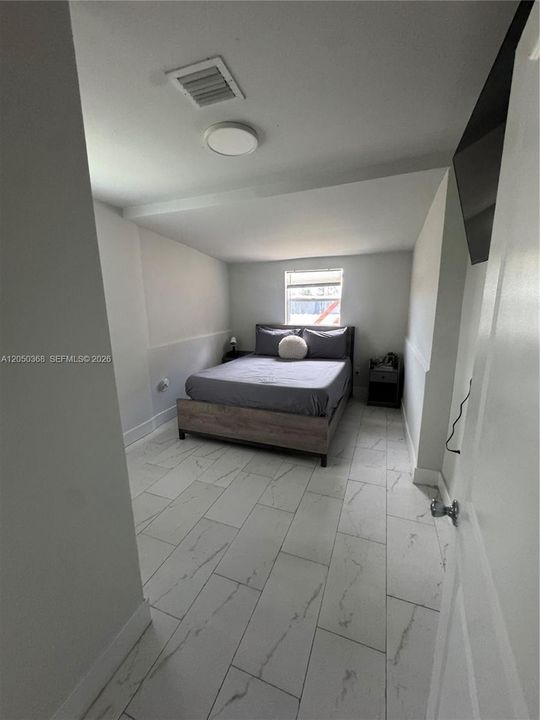 For Rent: $2,600 (2 beds, 1 baths, 1557 Square Feet)