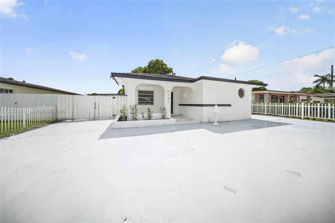 For Sale: $690,000 (3 beds, 3 baths, 1623 Square Feet)