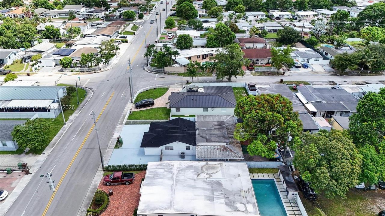 For Sale: $690,000 (3 beds, 3 baths, 1623 Square Feet)
