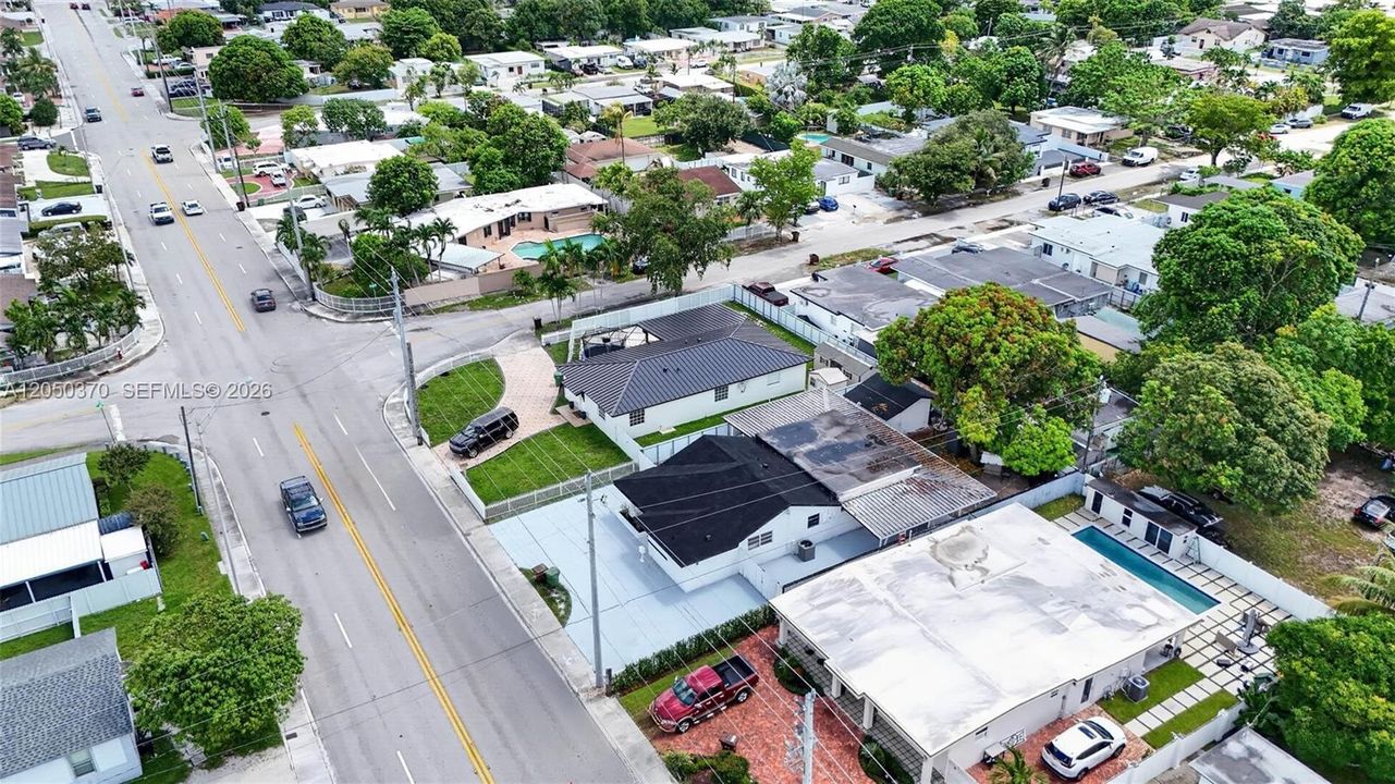 For Sale: $690,000 (3 beds, 3 baths, 1623 Square Feet)