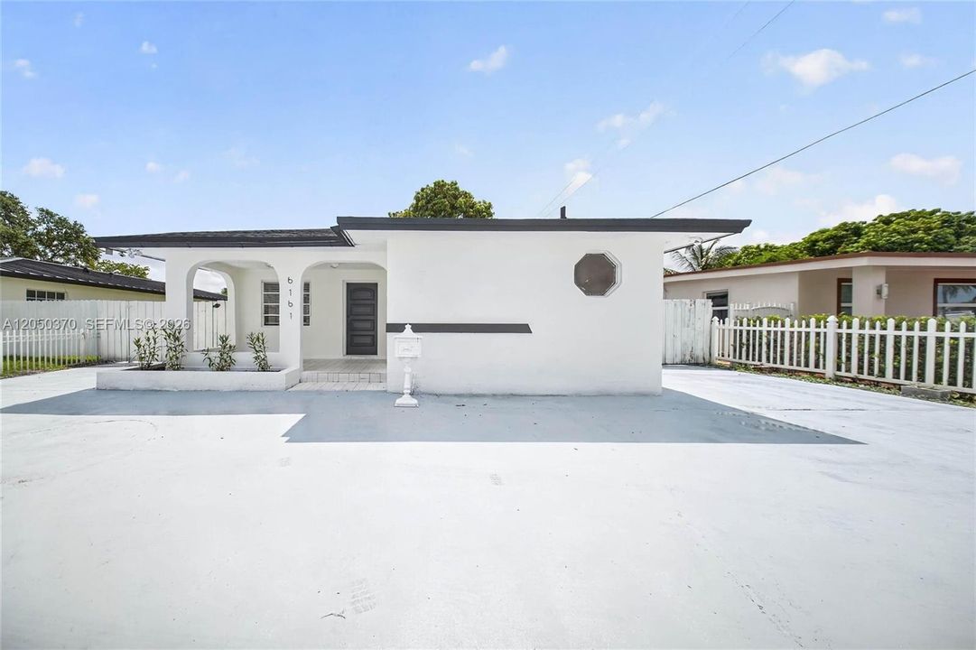 For Sale: $690,000 (3 beds, 3 baths, 1623 Square Feet)