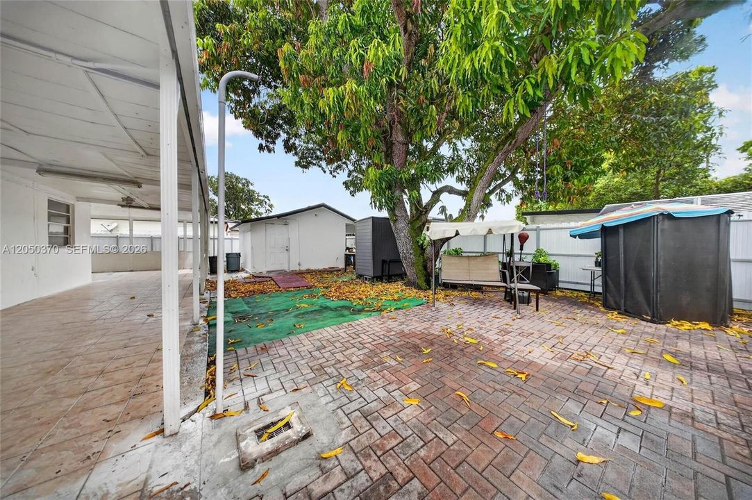For Sale: $690,000 (3 beds, 3 baths, 1623 Square Feet)