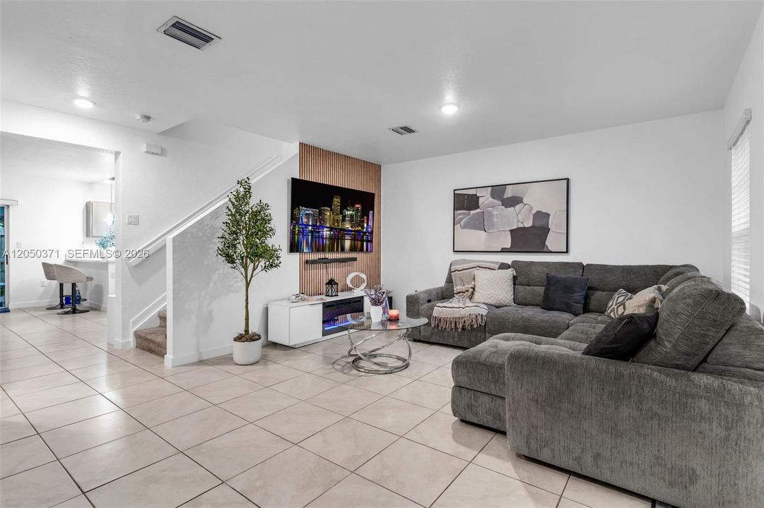 For Sale: $371,500 (3 beds, 2 baths, 1512 Square Feet)