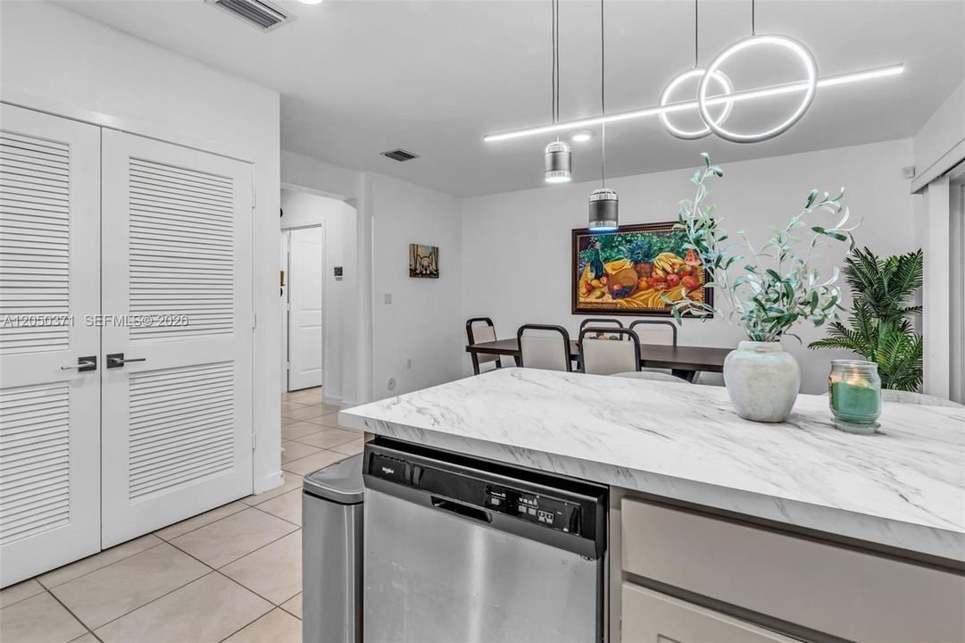For Sale: $371,500 (3 beds, 2 baths, 1512 Square Feet)
