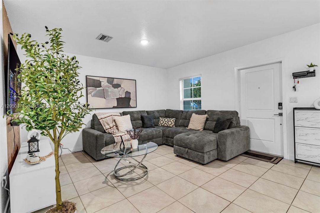 For Sale: $371,500 (3 beds, 2 baths, 1512 Square Feet)