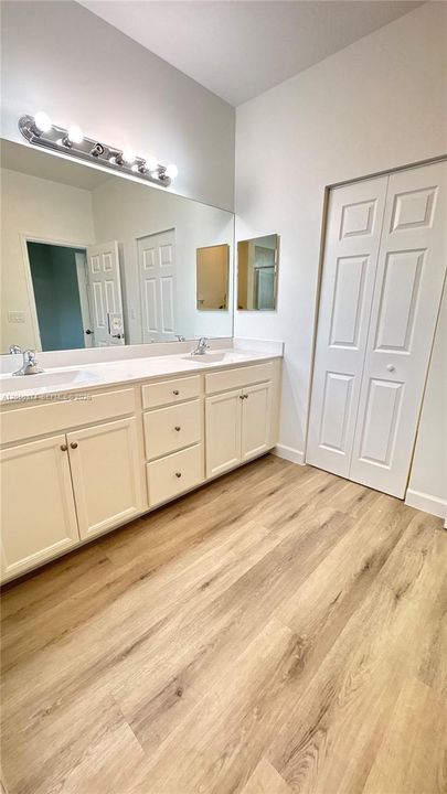 For Sale: $380,000 (4 beds, 2 baths, 1705 Square Feet)
