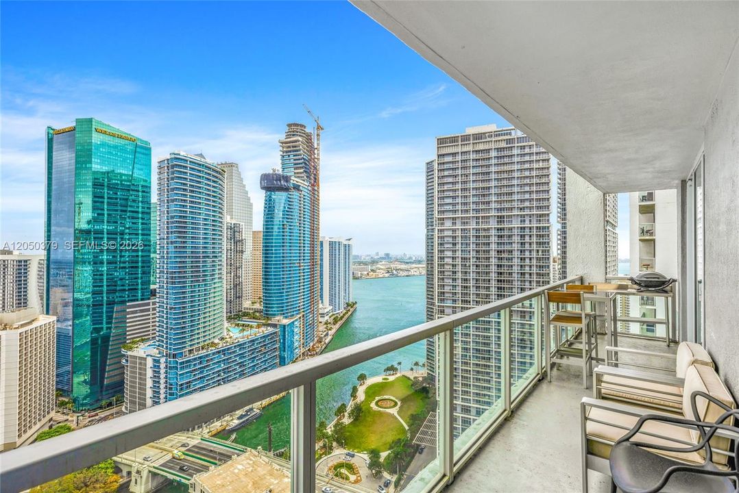 For Rent: $4,400 (2 beds, 2 baths, 1200 Square Feet)