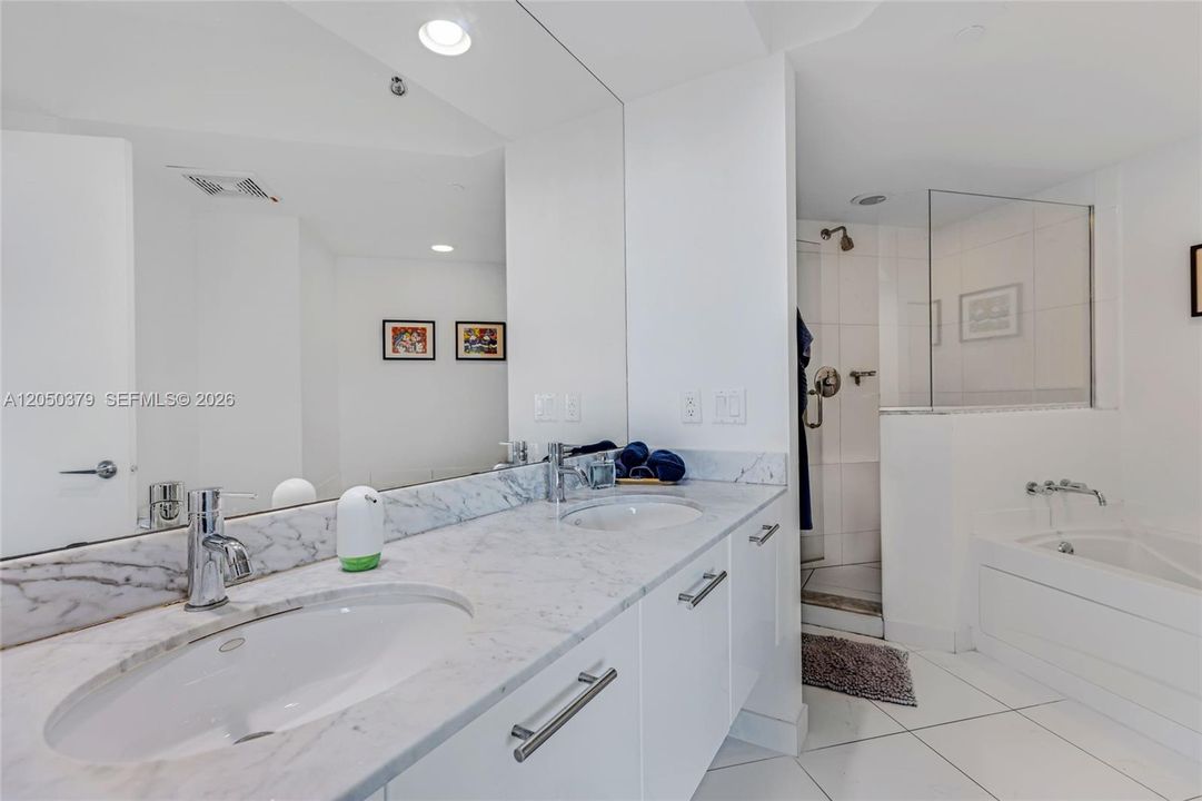 For Rent: $4,400 (2 beds, 2 baths, 1200 Square Feet)