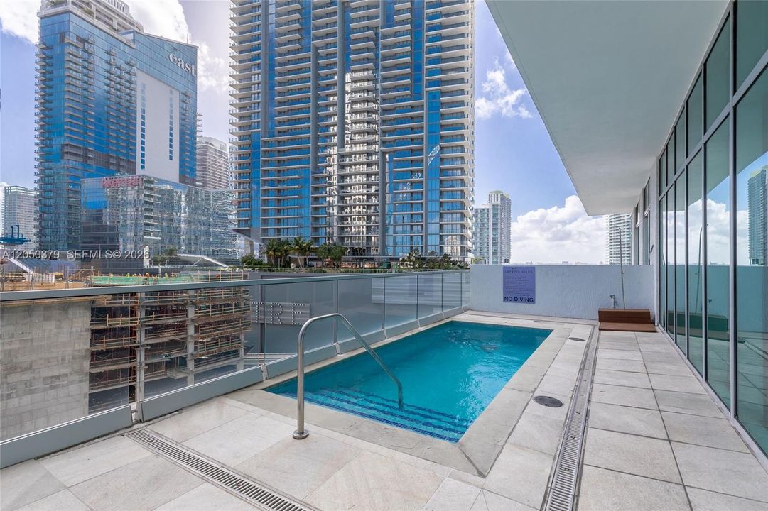 For Rent: $4,400 (2 beds, 2 baths, 1200 Square Feet)