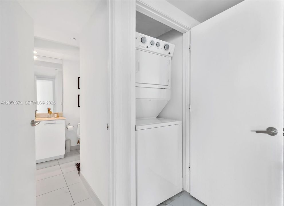 For Rent: $4,400 (2 beds, 2 baths, 1200 Square Feet)