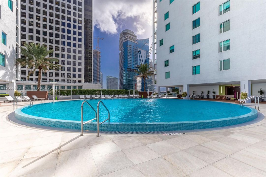 For Rent: $4,400 (2 beds, 2 baths, 1200 Square Feet)
