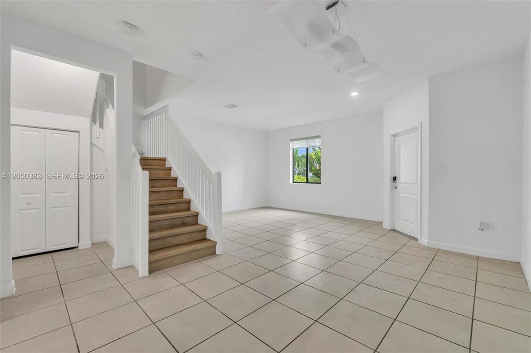 For Sale: $490,000 (3 beds, 3 baths, 1662 Square Feet)