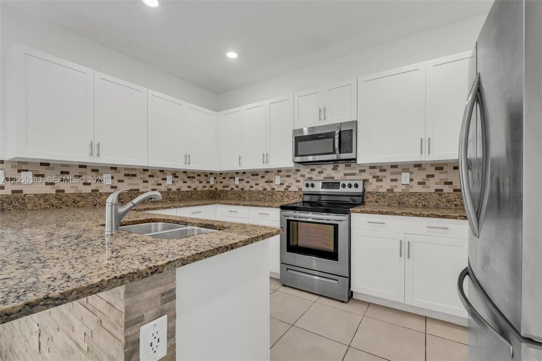 For Sale: $490,000 (3 beds, 3 baths, 1662 Square Feet)
