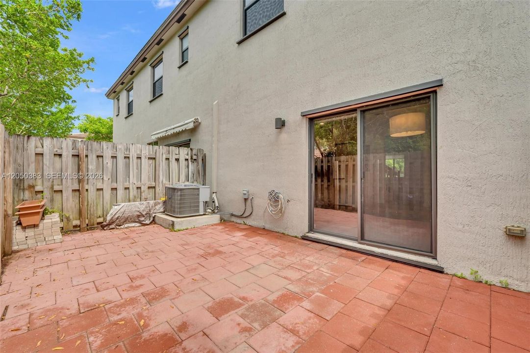 For Sale: $490,000 (3 beds, 3 baths, 1662 Square Feet)