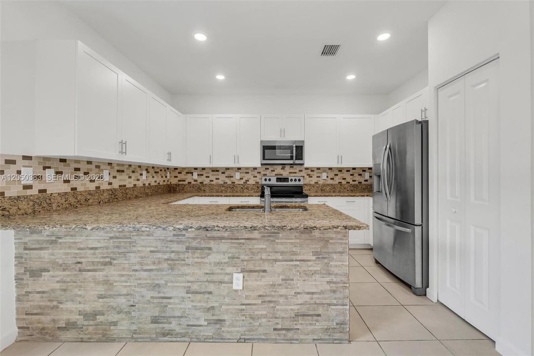 For Sale: $490,000 (3 beds, 3 baths, 1662 Square Feet)