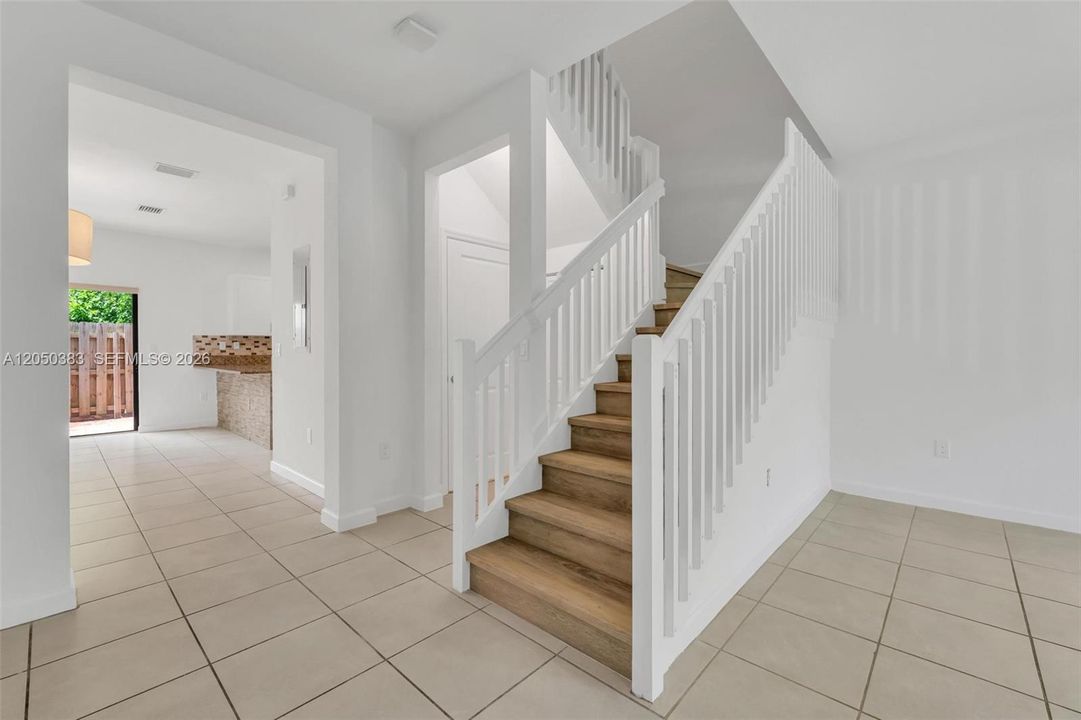 For Sale: $490,000 (3 beds, 3 baths, 1662 Square Feet)