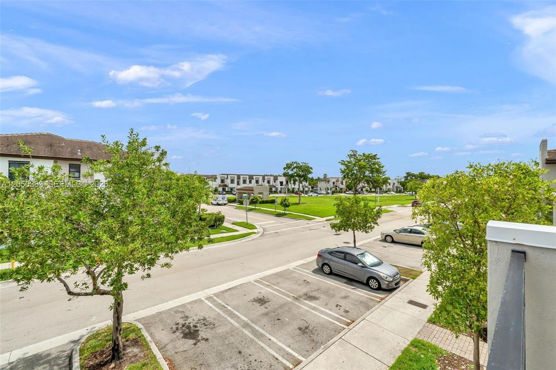 For Sale: $490,000 (3 beds, 3 baths, 1662 Square Feet)