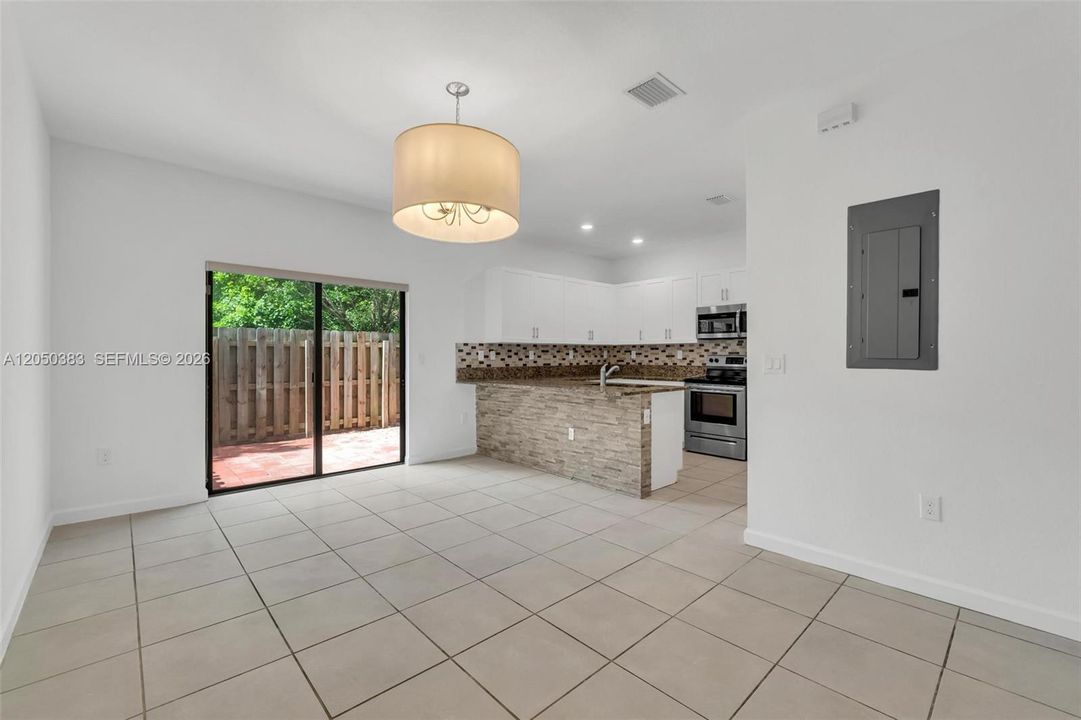 For Sale: $490,000 (3 beds, 3 baths, 1662 Square Feet)