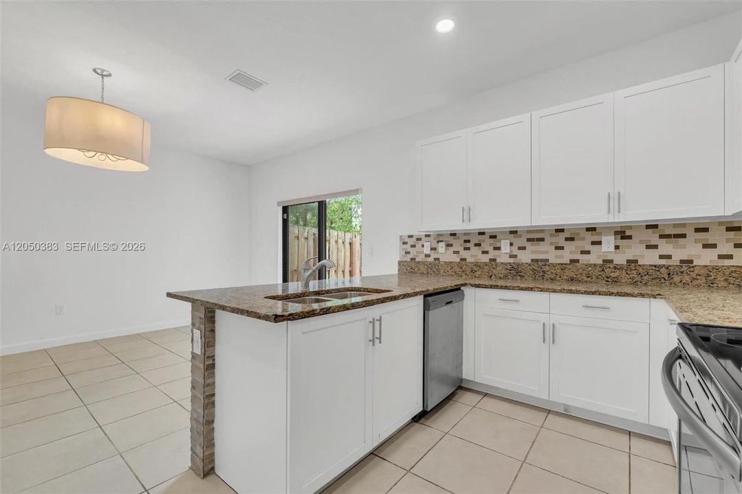 For Sale: $490,000 (3 beds, 3 baths, 1662 Square Feet)