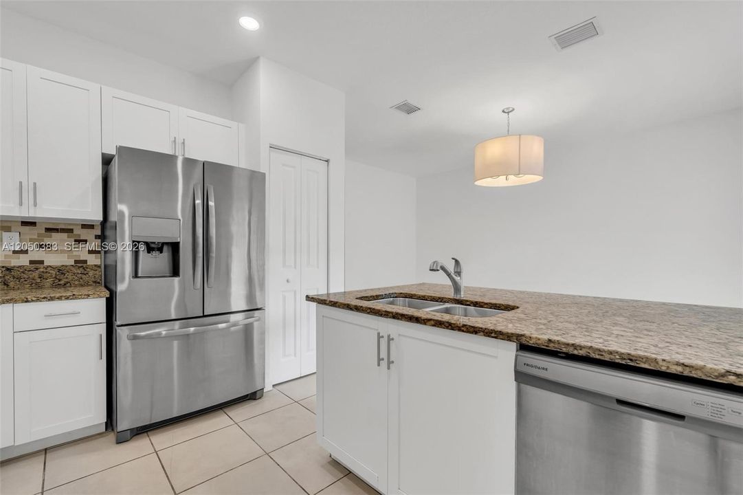 For Sale: $490,000 (3 beds, 3 baths, 1662 Square Feet)