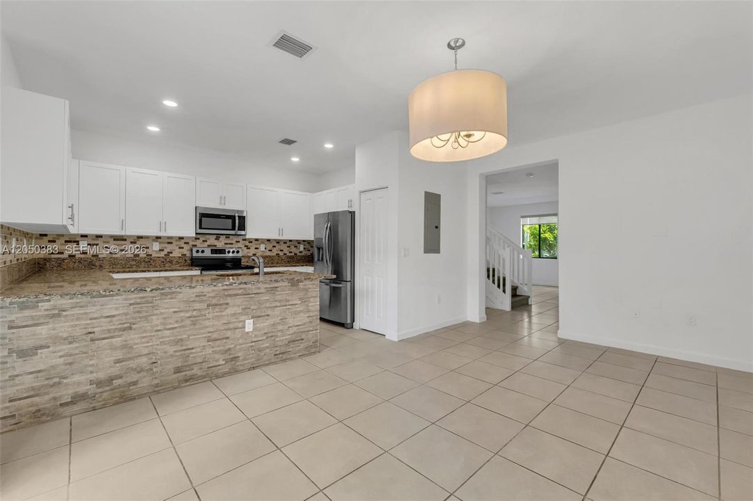 For Sale: $490,000 (3 beds, 3 baths, 1662 Square Feet)