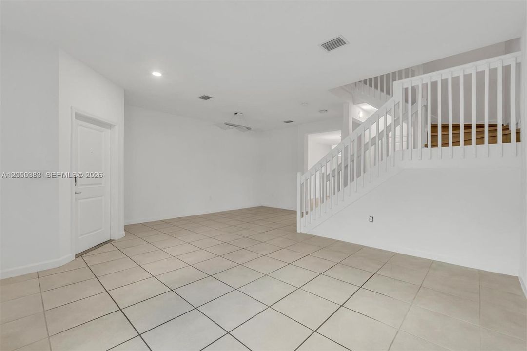 For Sale: $490,000 (3 beds, 3 baths, 1662 Square Feet)