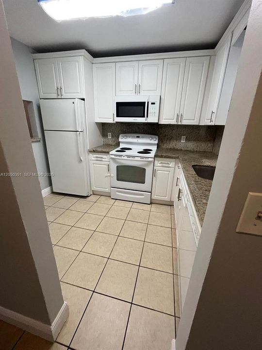 For Rent: $1,850 (2 beds, 2 baths, 858 Square Feet)